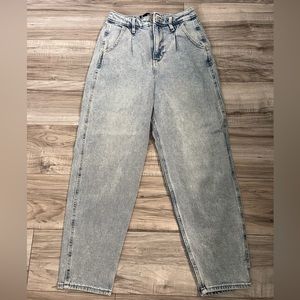 Hollister Ultra High Rise Mom Jean -0R